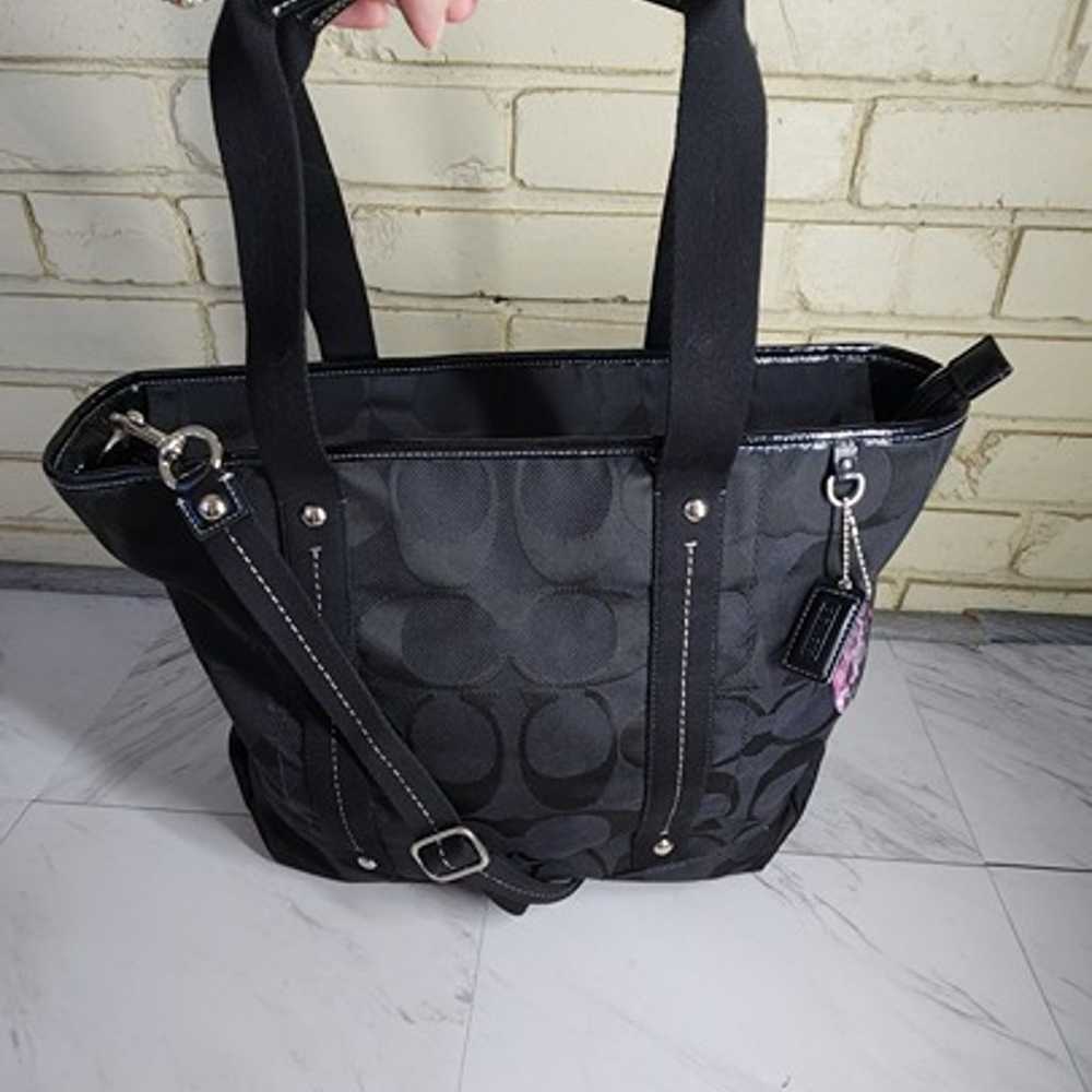 Euc Coach Poppy Black Daisy SIgnature Shoulder Ba… - image 1