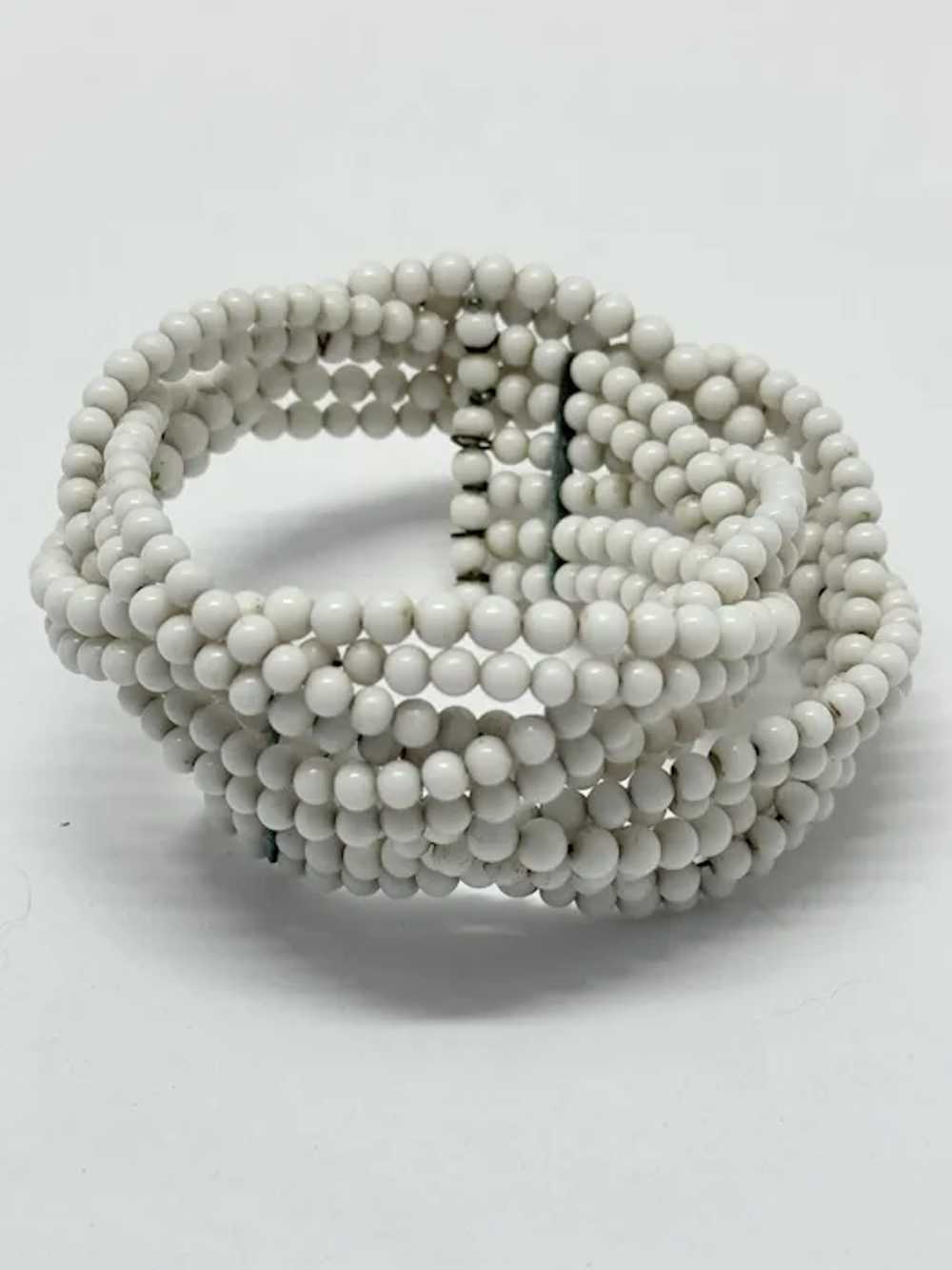 Vintage white beaded milk glass bracelet - image 3