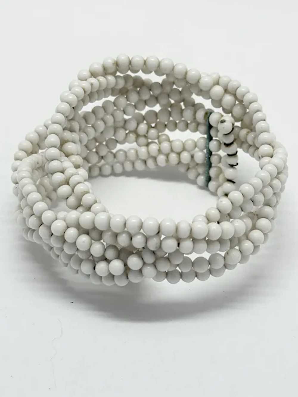 Vintage white beaded milk glass bracelet - image 4