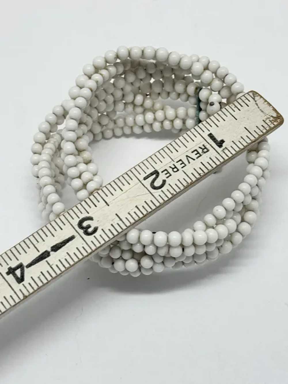 Vintage white beaded milk glass bracelet - image 5