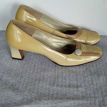 Vintage 1960s two tone Brogue style heels - image 1