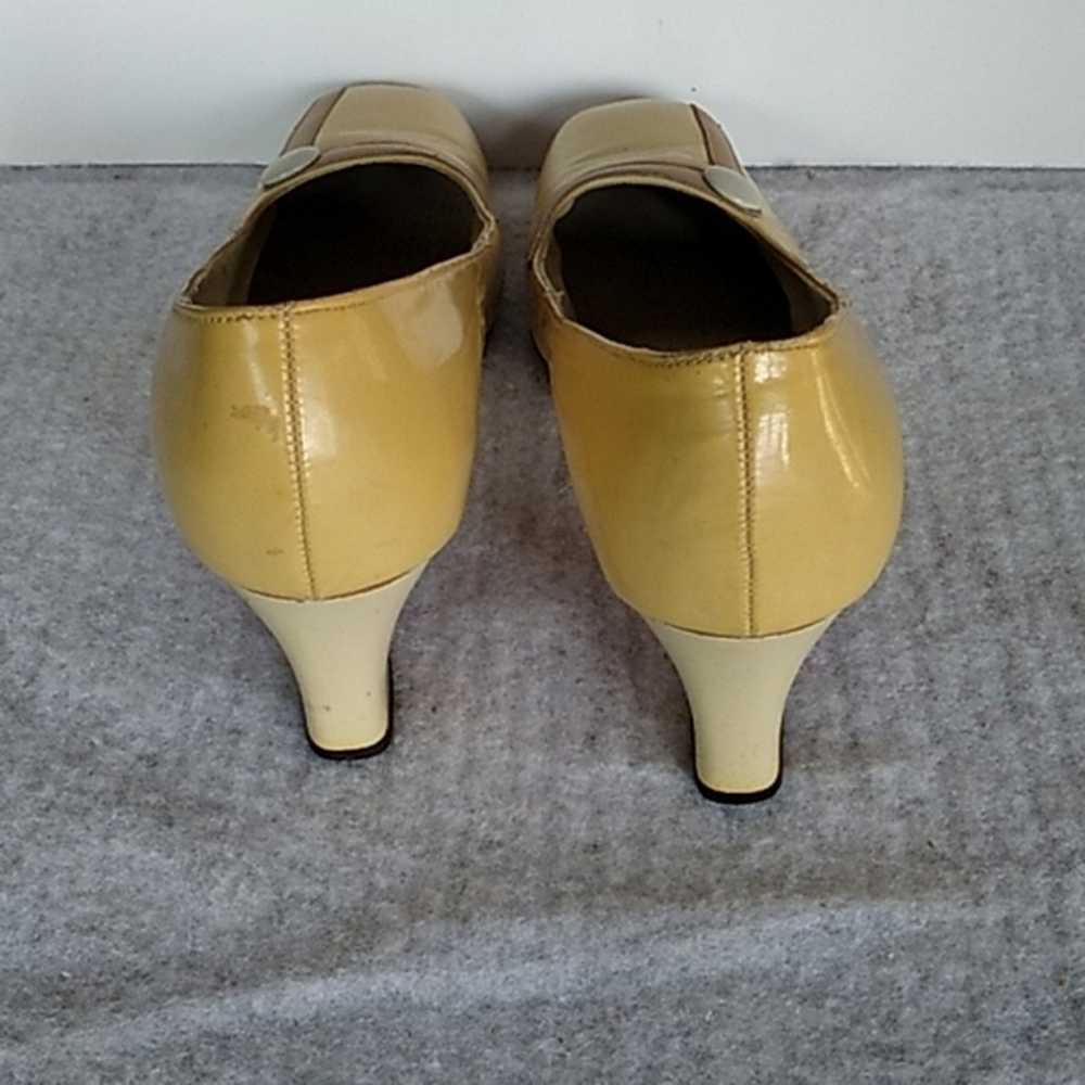 Vintage 1960s two tone Brogue style heels - image 6