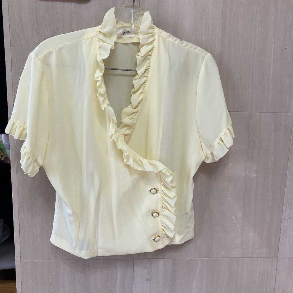 Ladies blouse short sleeves - image 1