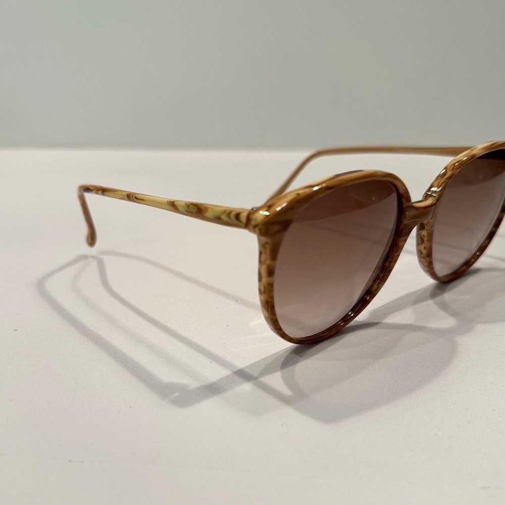 VINTAGE Cat Eye Sunglasses - image 4