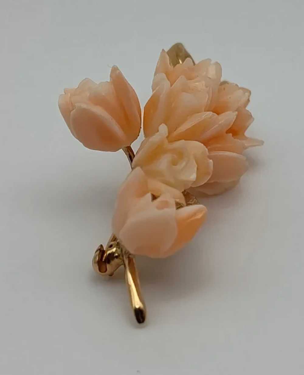 Seven carved rose flower angle skin coral 14k yel… - image 3