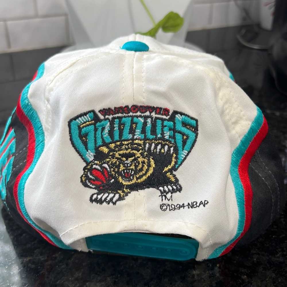 RARE Vintage 1994 NBA Vancouver Grizzlies Snapbac… - image 3