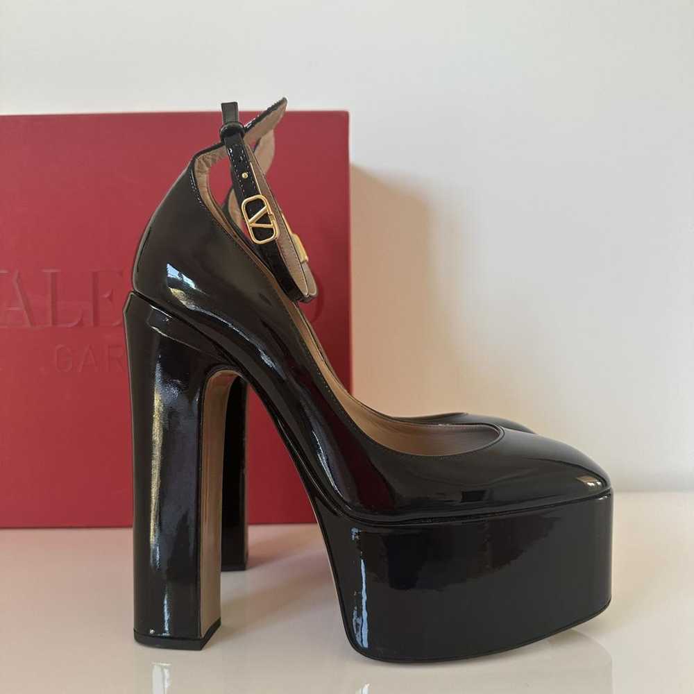 Valentino Garavani Tan-go patent leather heels - image 7