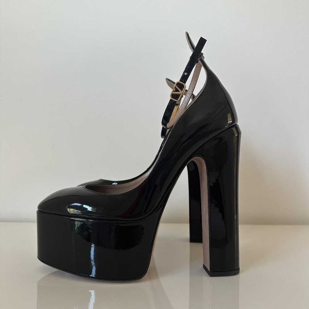 Valentino Garavani Tan-go patent leather heels - image 9