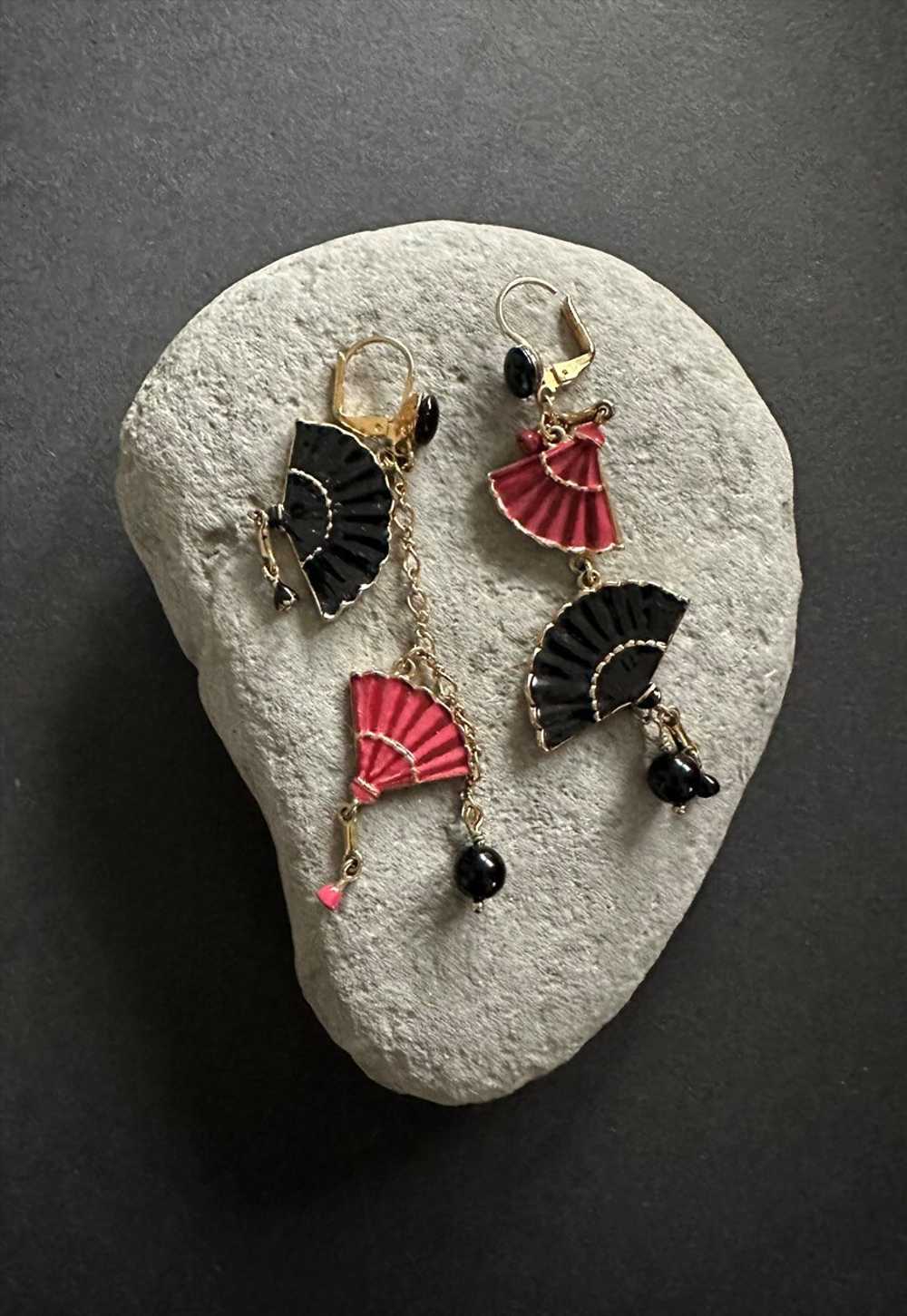 Vintage Fan Pink Black Gold Enamel Ladies Earrings - image 1