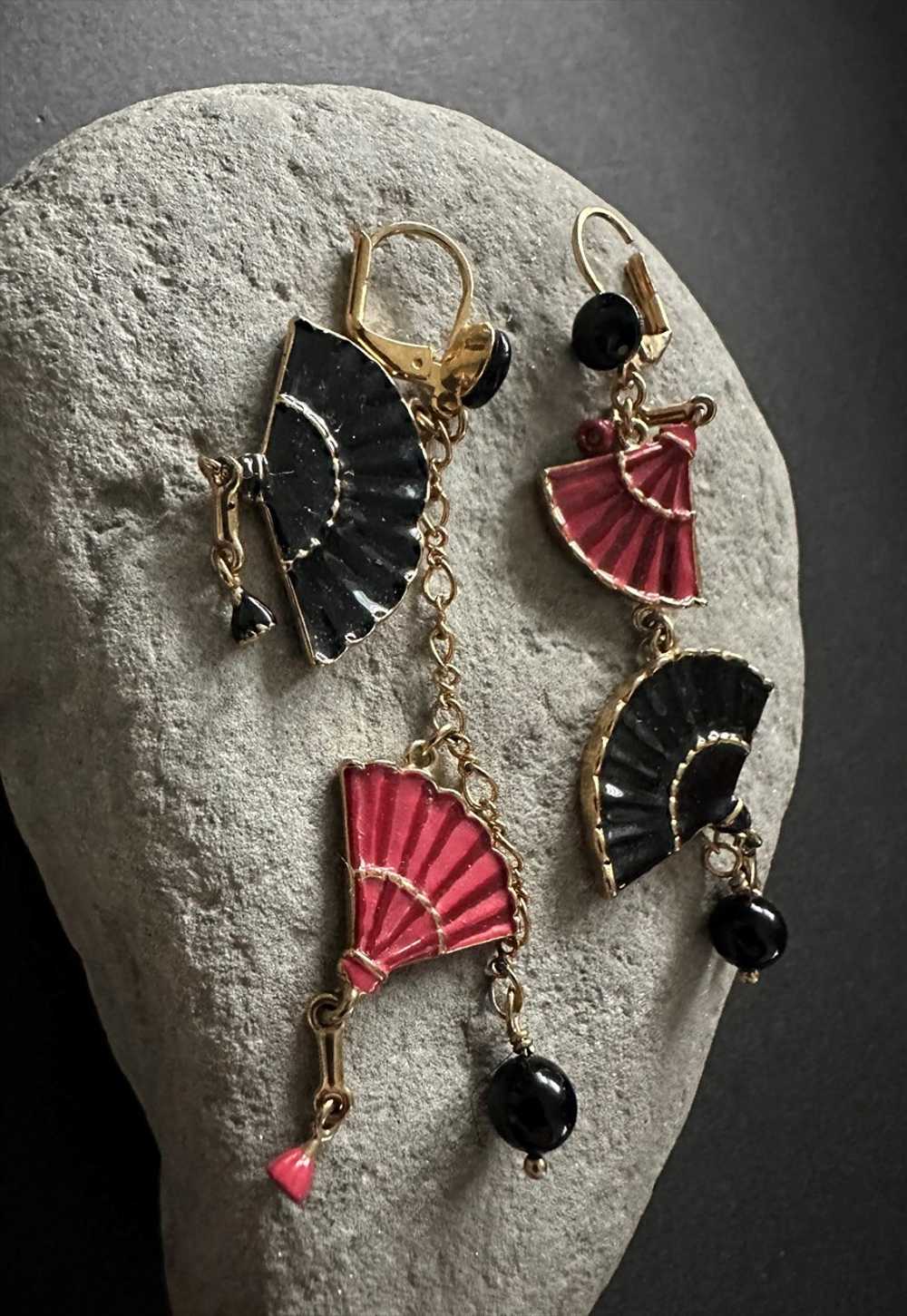 Vintage Fan Pink Black Gold Enamel Ladies Earrings - image 2