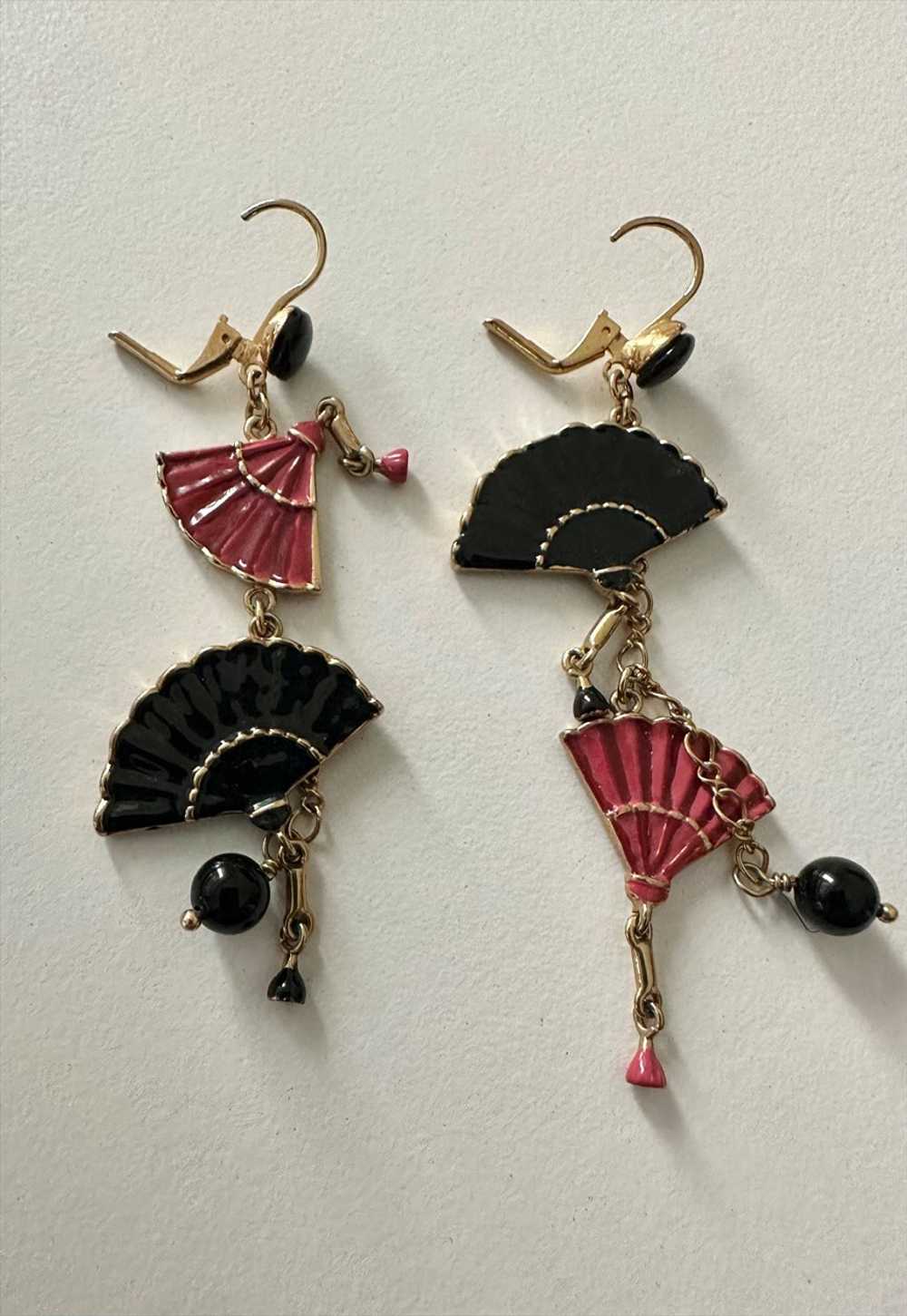 Vintage Fan Pink Black Gold Enamel Ladies Earrings - image 3