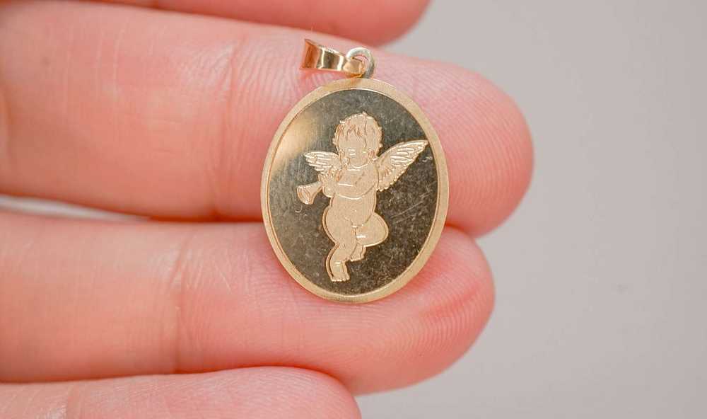 Pre Loved 9ct Gold Cherub Angel Charm - image 1