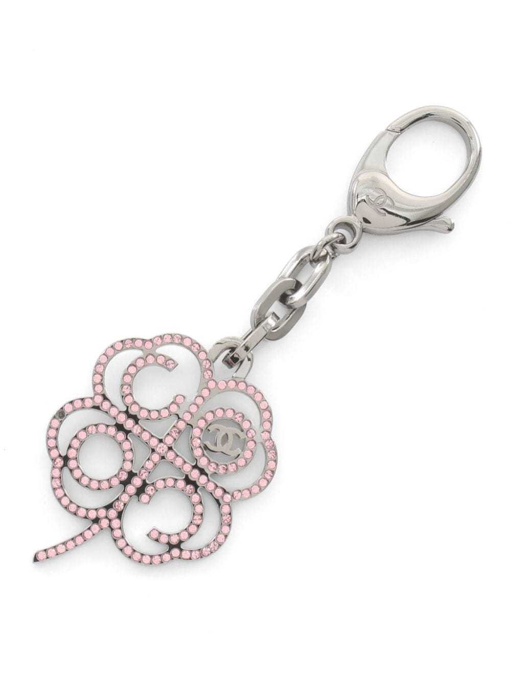 CHANEL Pre-Owned 1986-1988 clover motif keyring -… - image 1