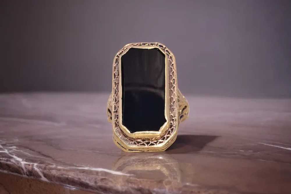 Art Deco Era Onyx Filigree Ring in Yellow Gold - image 10