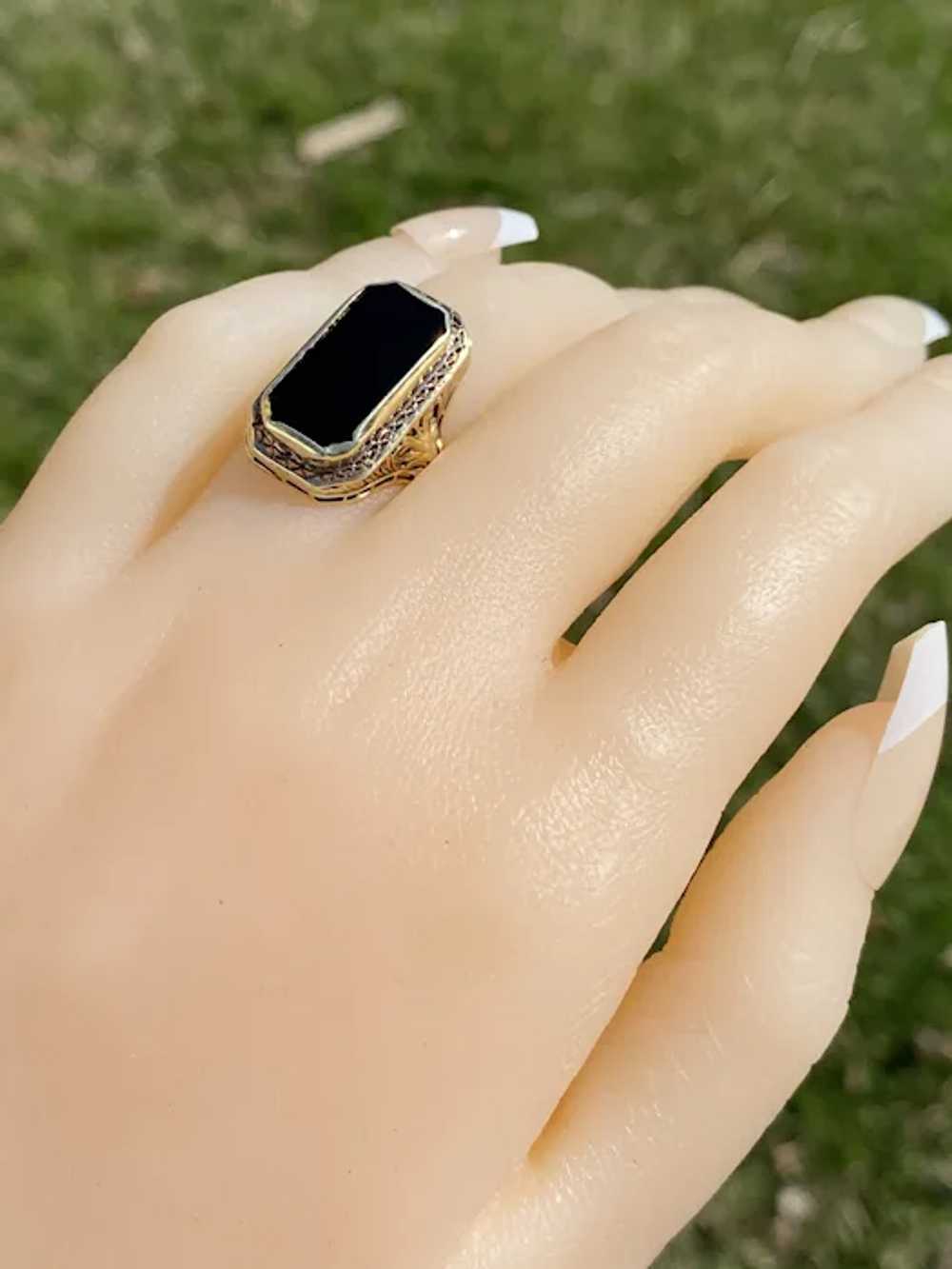 Art Deco Era Onyx Filigree Ring in Yellow Gold - image 8