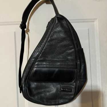 VINTAGE L.L.Bean genuine Leather Kidney Crossbody… - image 1