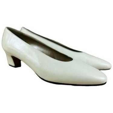 Van Eli Vintage Cream Sliver Cut Pumps - image 1