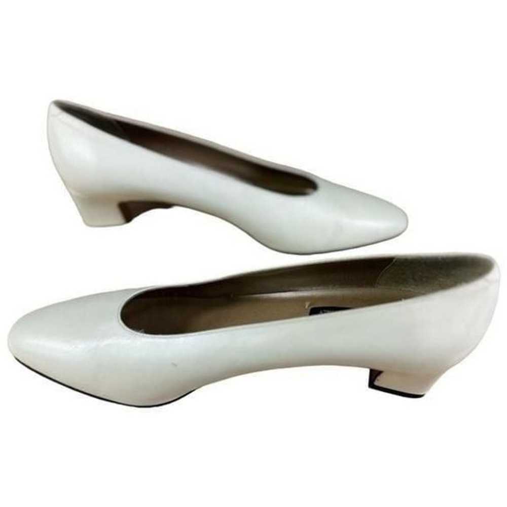 Van Eli Vintage Cream Sliver Cut Pumps - image 4