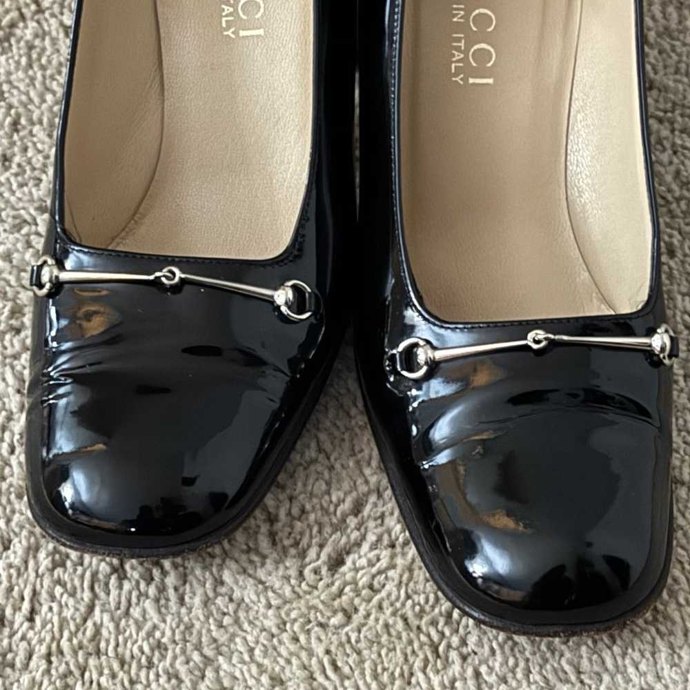 Gucci black leather pumps - image 4