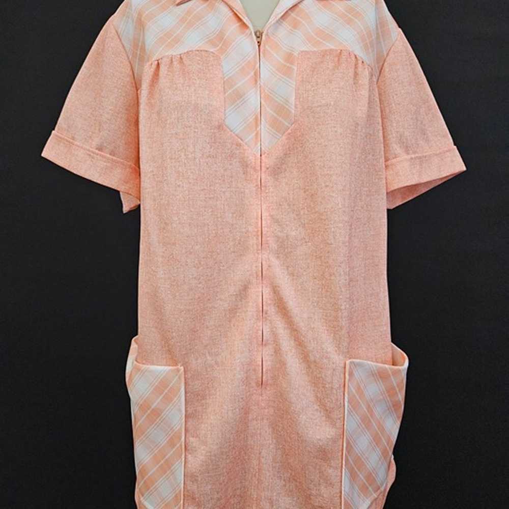 70s Peach Plaid Collared Front Zip Top - image 2