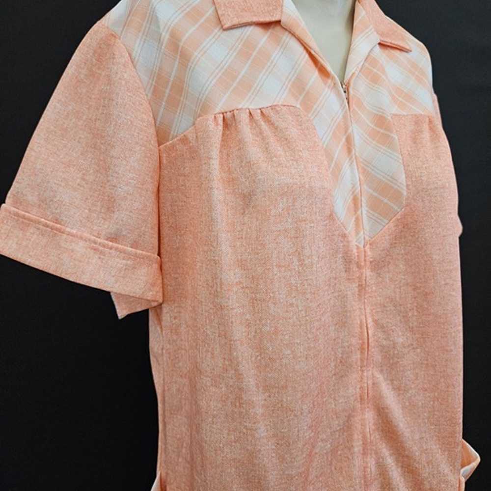 70s Peach Plaid Collared Front Zip Top - image 4