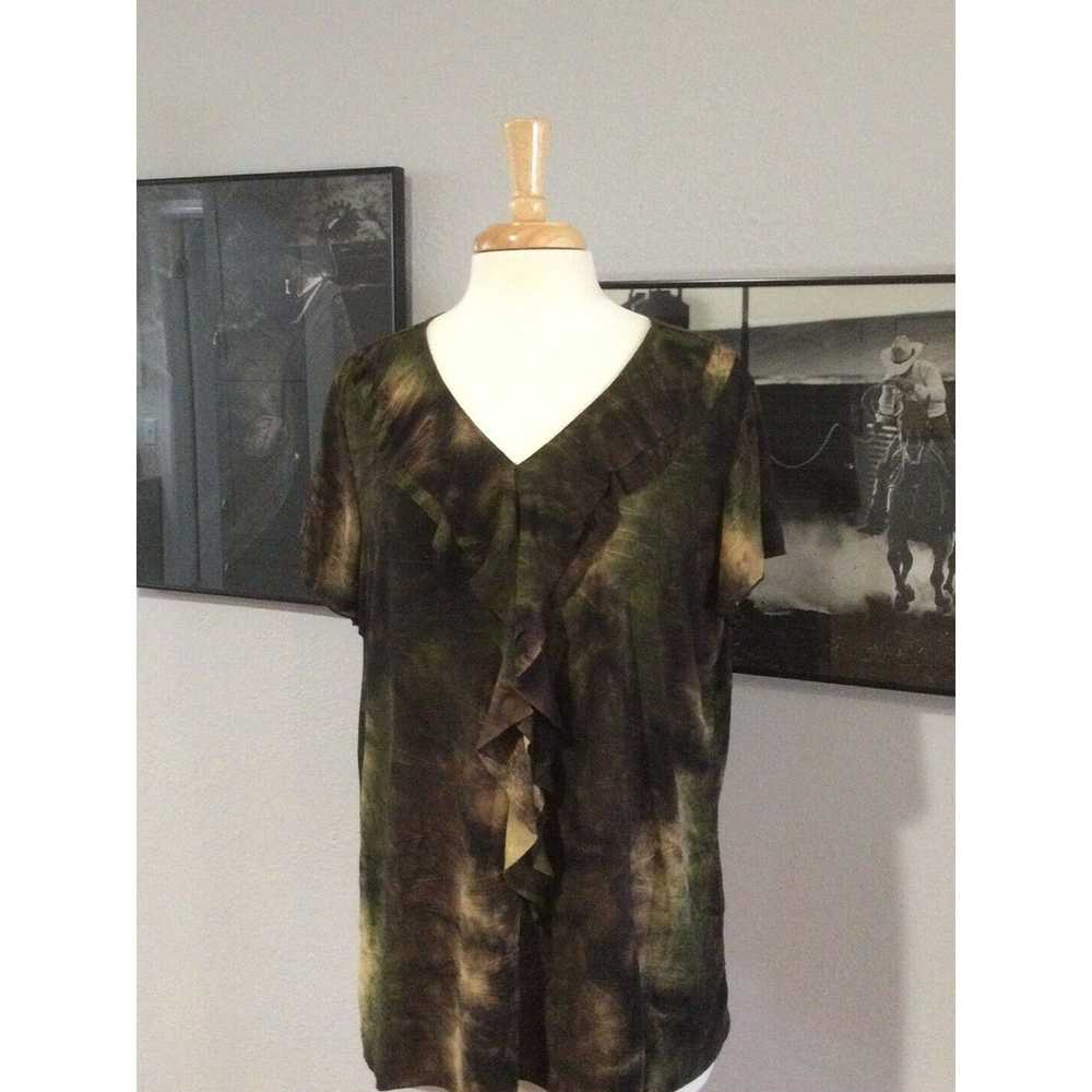 Other Dress Barn Camouflage Ruffle Front Short Sl… - image 2