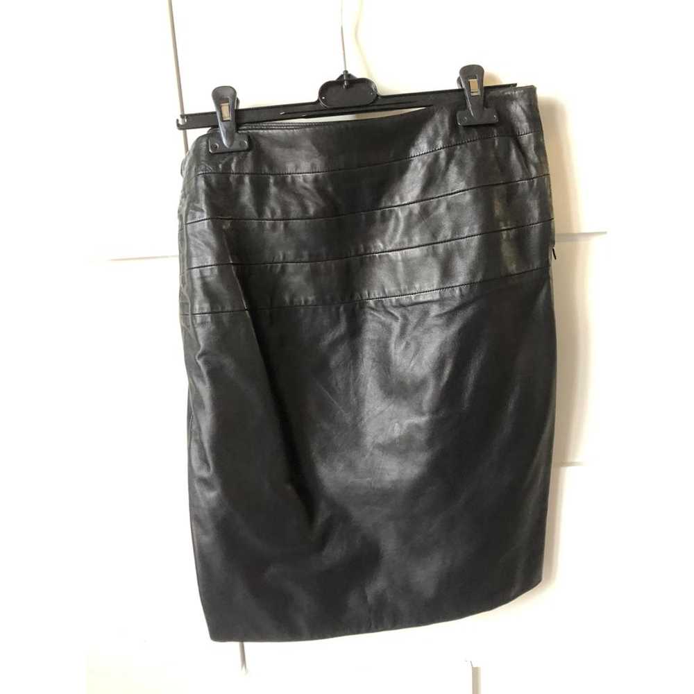 Gianni Versace Leather mid-length skirt - image 3