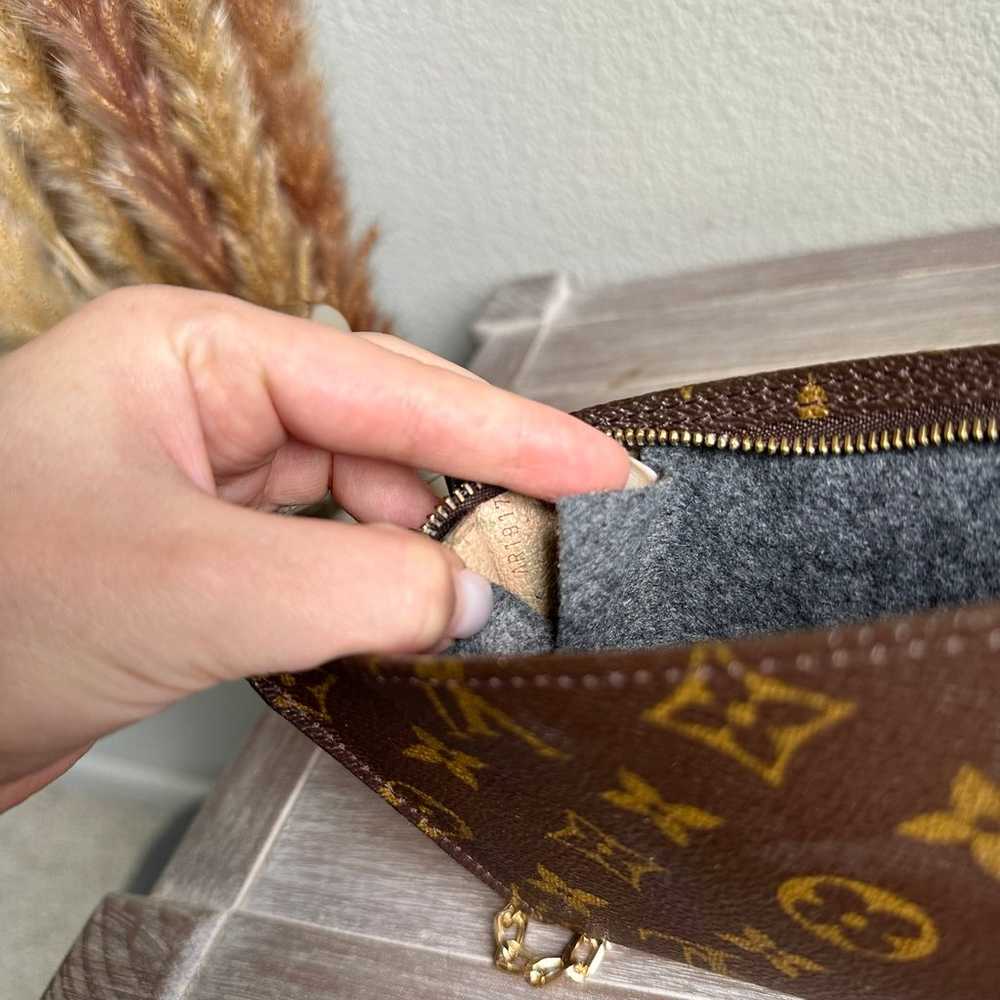 AUTHENTIC Louis Vuitton Pouch - image 9