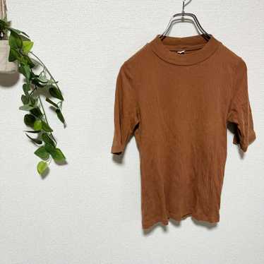 UNIQLO Uniqlo T-shirt Short Sleeve Plain Cut and … - image 1