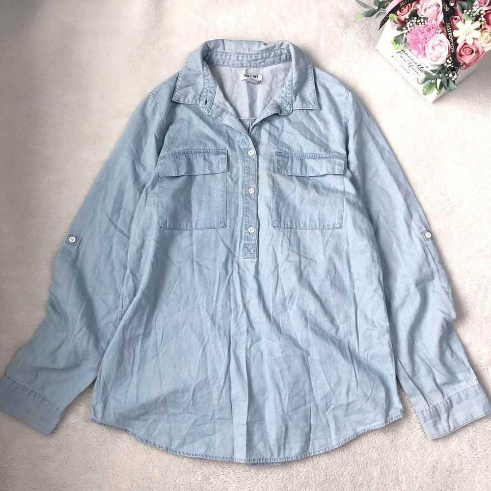 Old Navy long-sleeve denim shirt plain simple den… - image 11