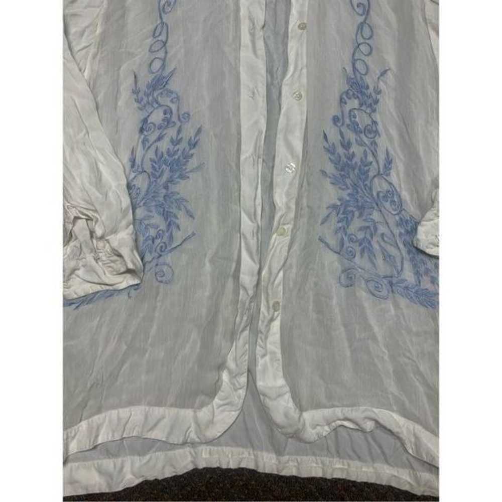 Vintage Awesome embroidered rayon white and blue … - image 2