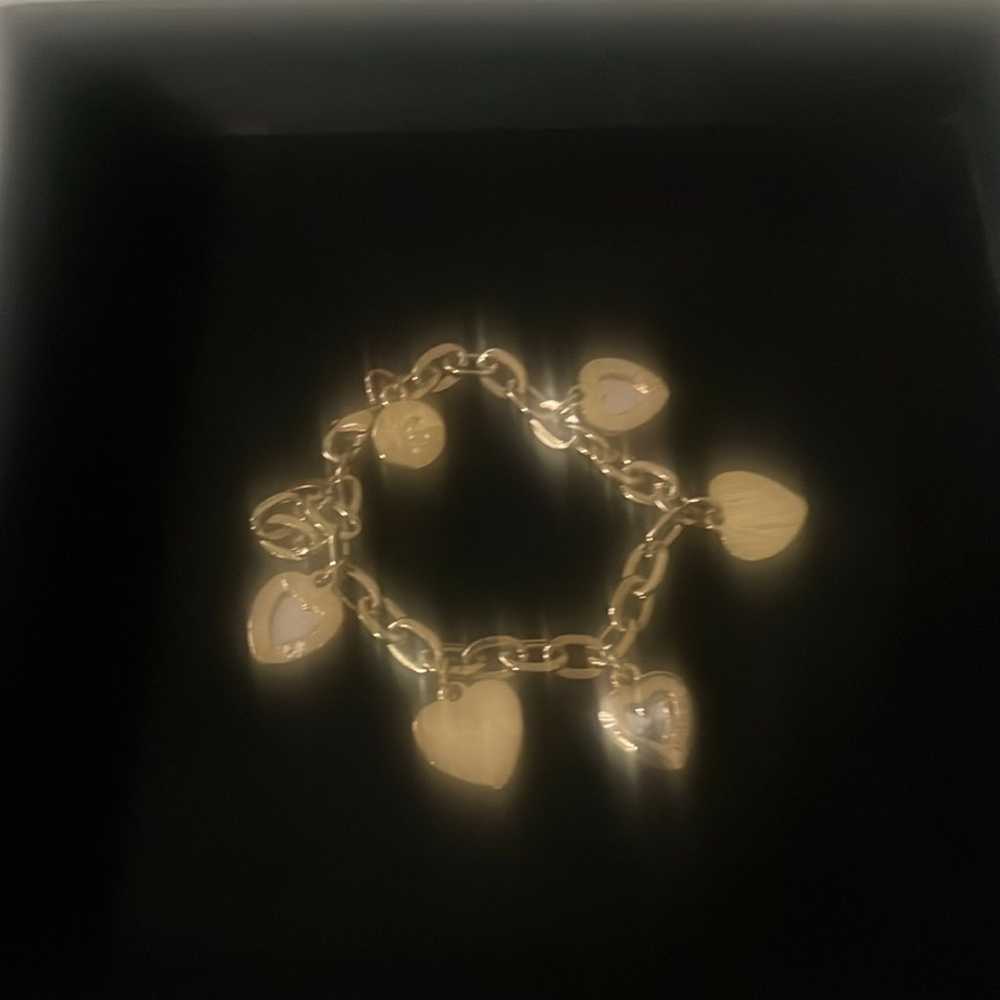 Liz Claiborne heart Charm Gold Bracelet OS - image 4