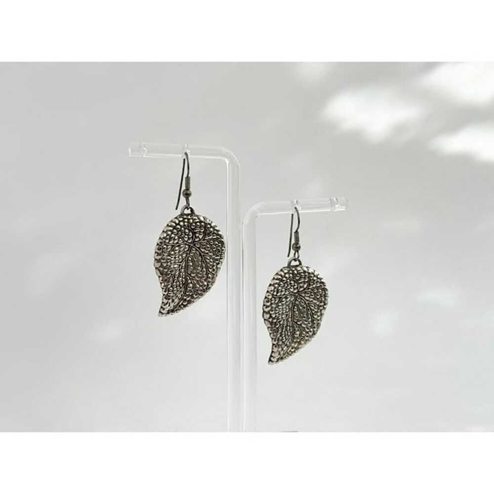 Silver Tone Vintage Leaf Shape Textured Dangle Ea… - image 10