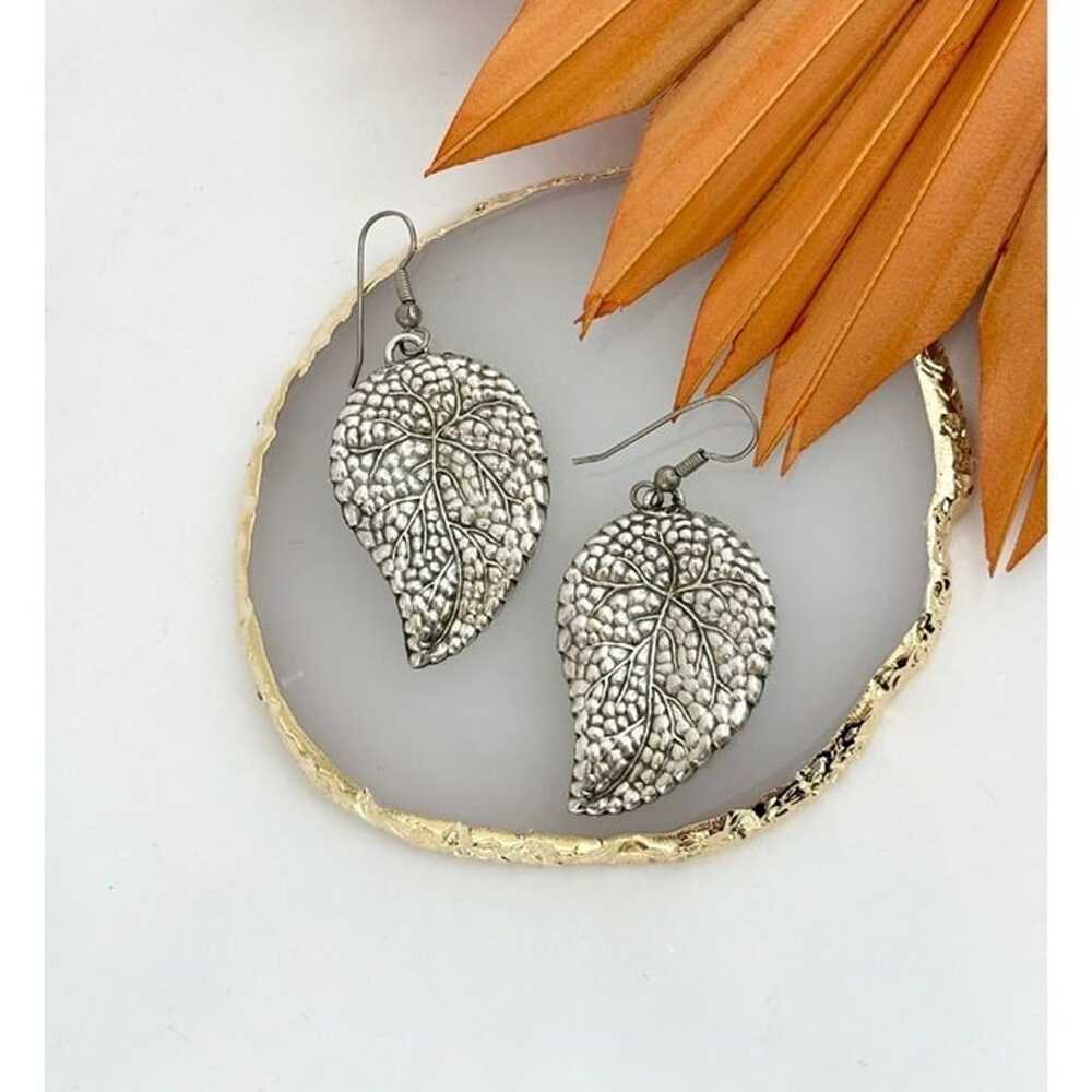 Silver Tone Vintage Leaf Shape Textured Dangle Ea… - image 6