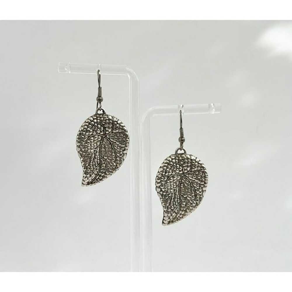 Silver Tone Vintage Leaf Shape Textured Dangle Ea… - image 9