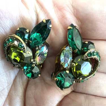 Vintage Emerald Green on sale and Gold screw back earrings and matching Pin Brooch Stunning colors, beautiful!