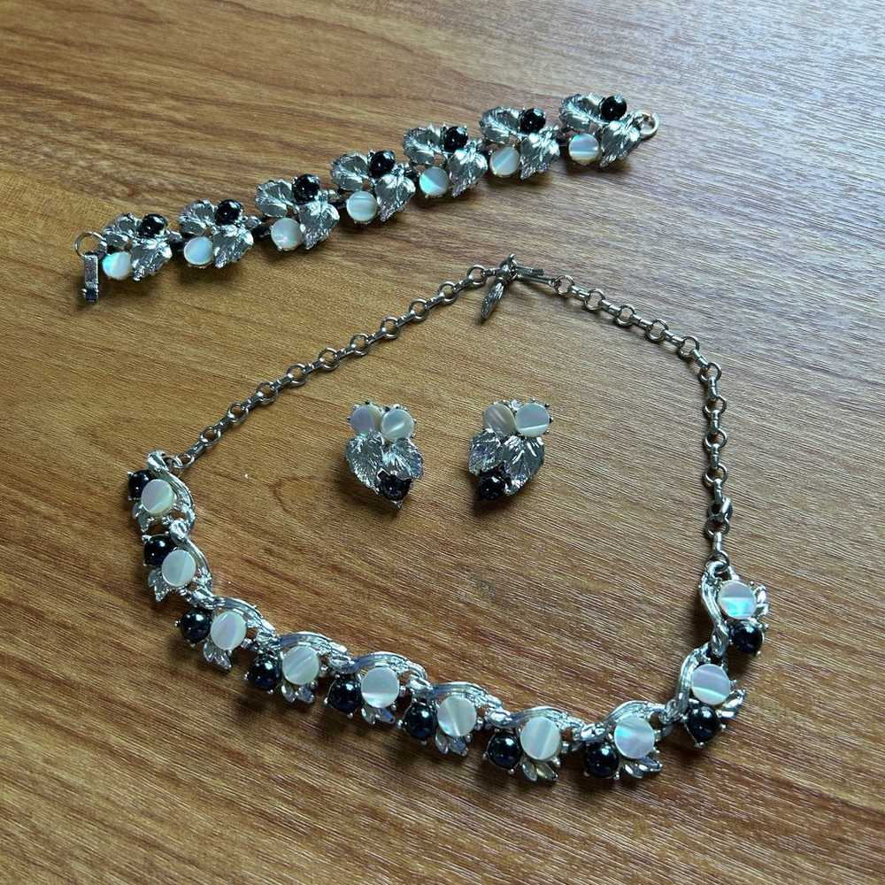 Vintage Jewelry Necklace Set - image 3