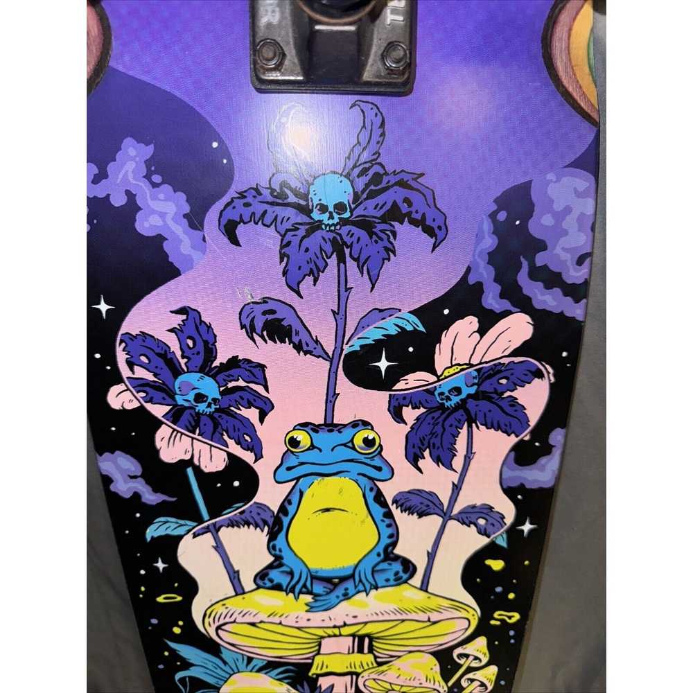 Globe Used Globe Australia Skateboard Skulls Frog… - image 7