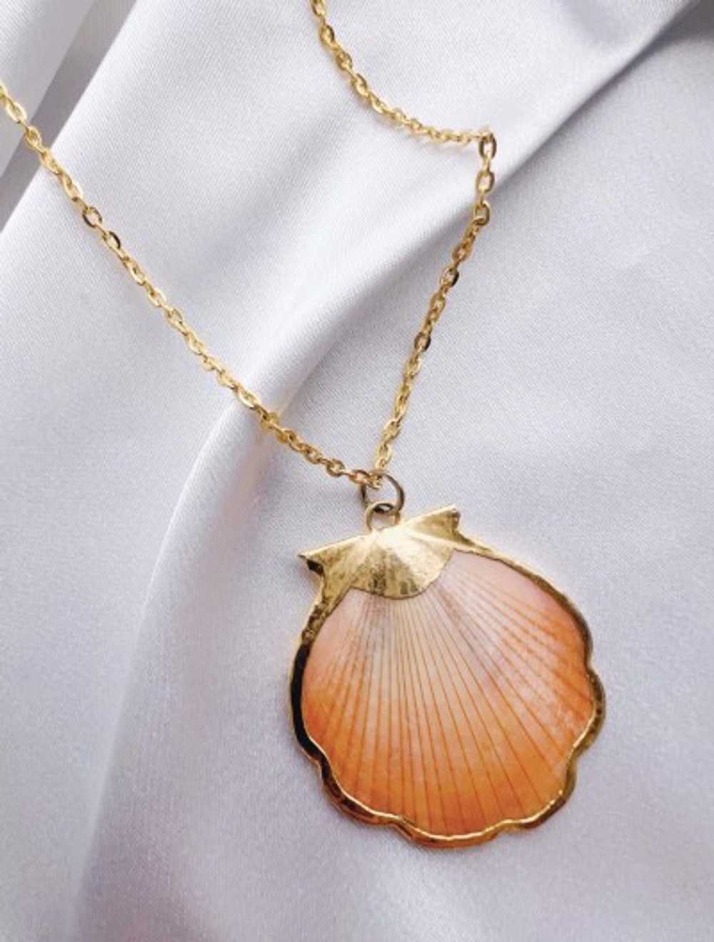 gold plated trimmed seashell necklace - image 2