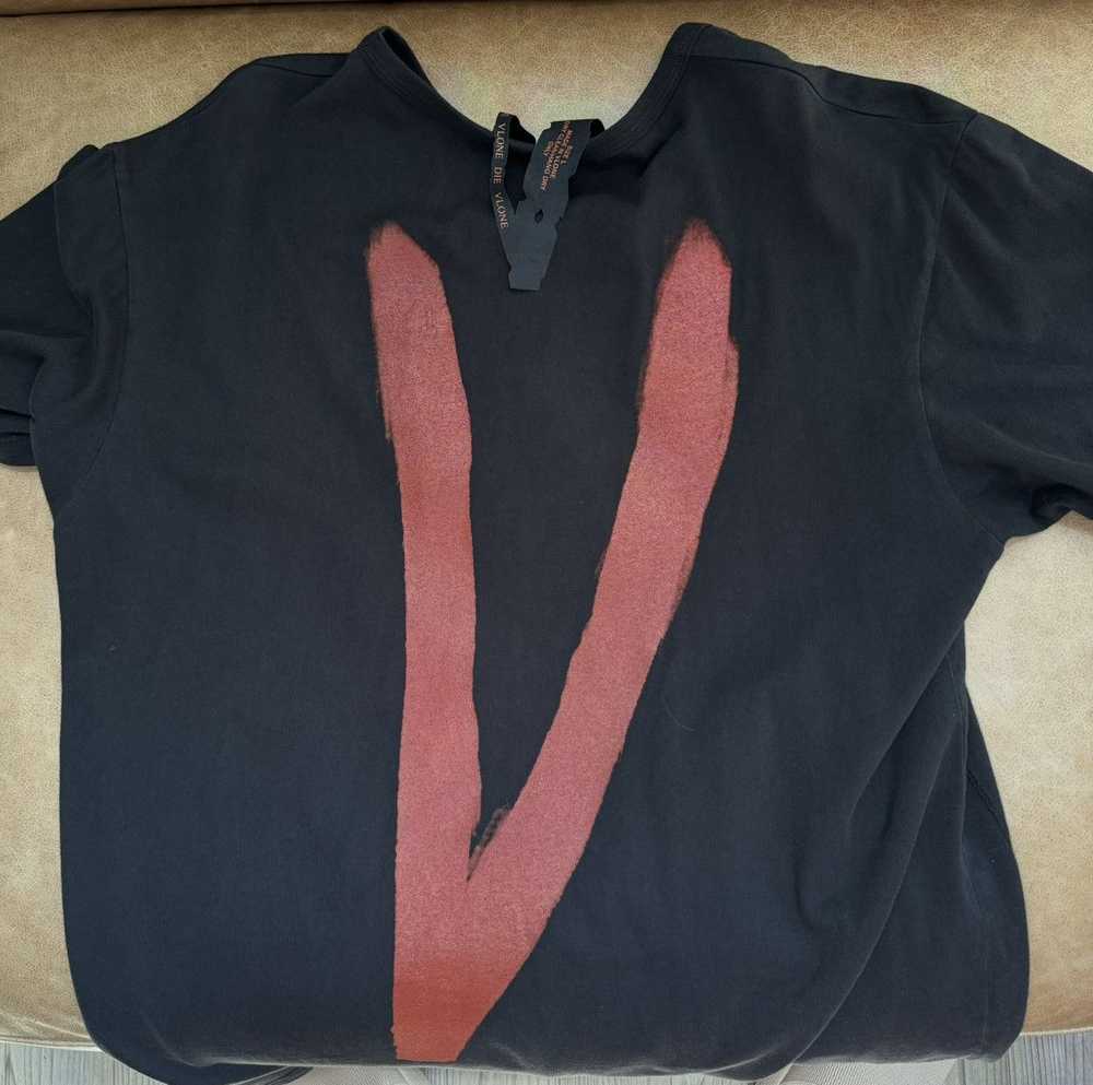 Vlone Vlone love tee - image 3