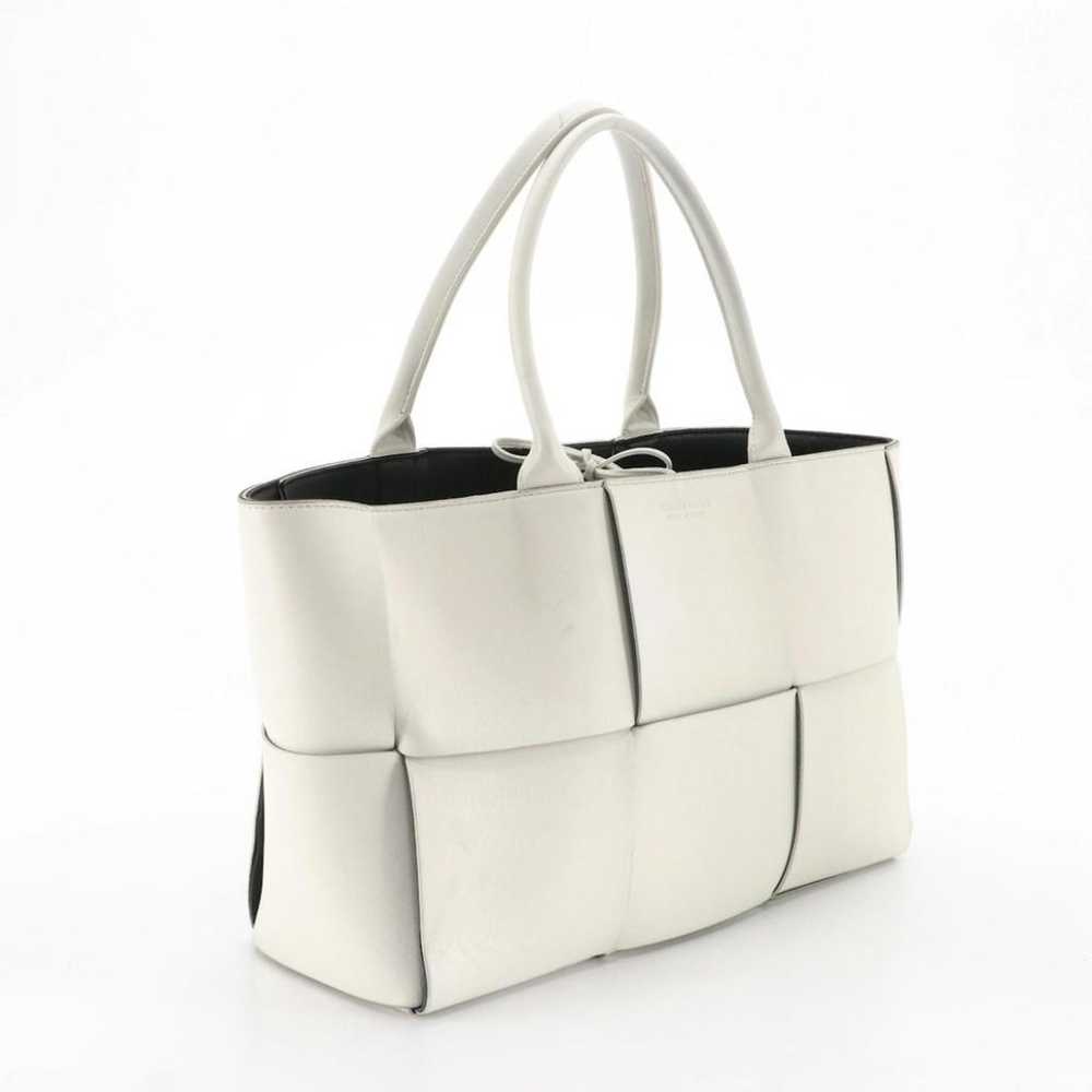 Bottega Veneta Arco leather tote - image 2