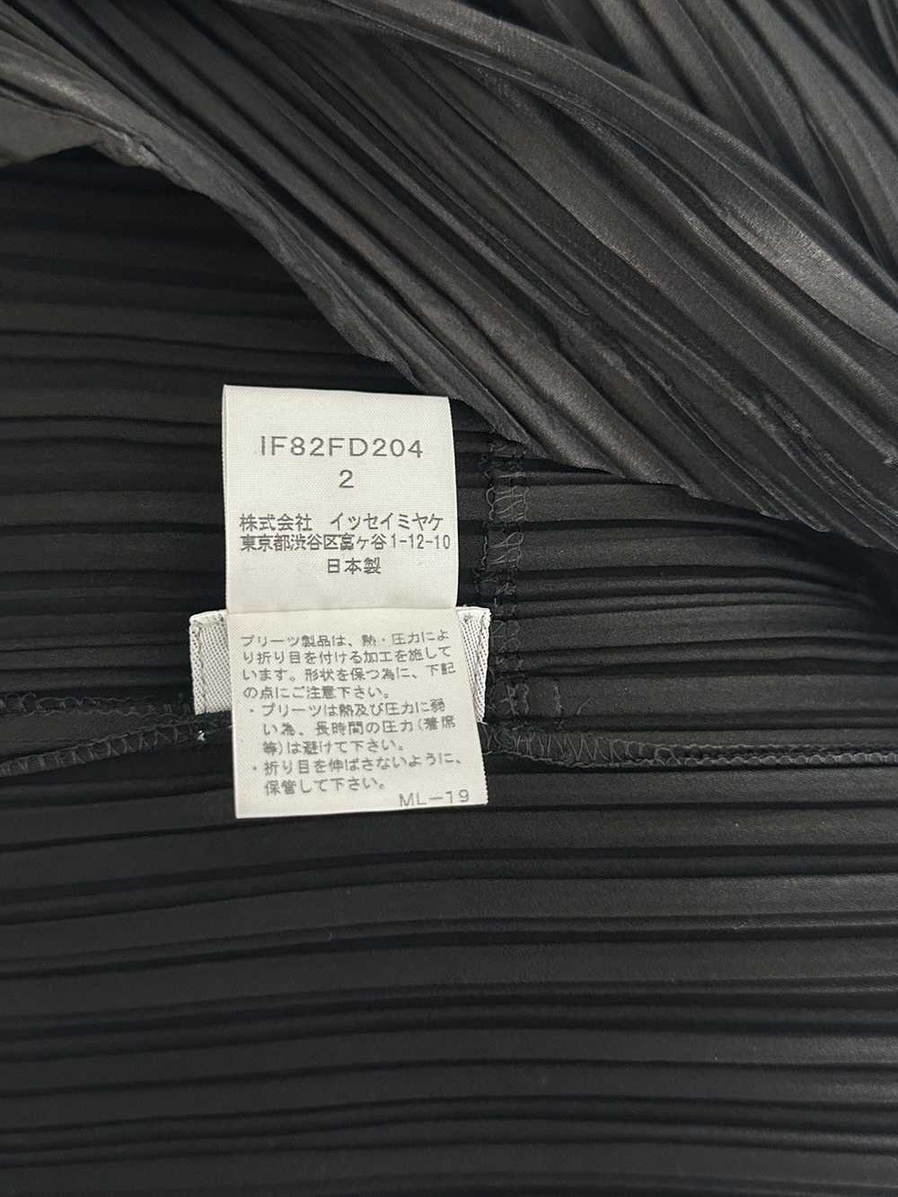 Issey Miyake × Vintage Shawl shaped pleated cardi… - image 3