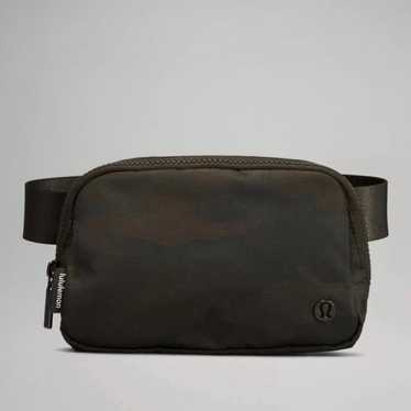 Lululemon belt bag brand new Heritage on sale Camo Jacquard Max Dark Olive