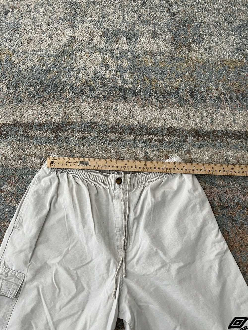 Umbro × Vintage VTG Umbro Cargo Khaki Shorts Crea… - image 2