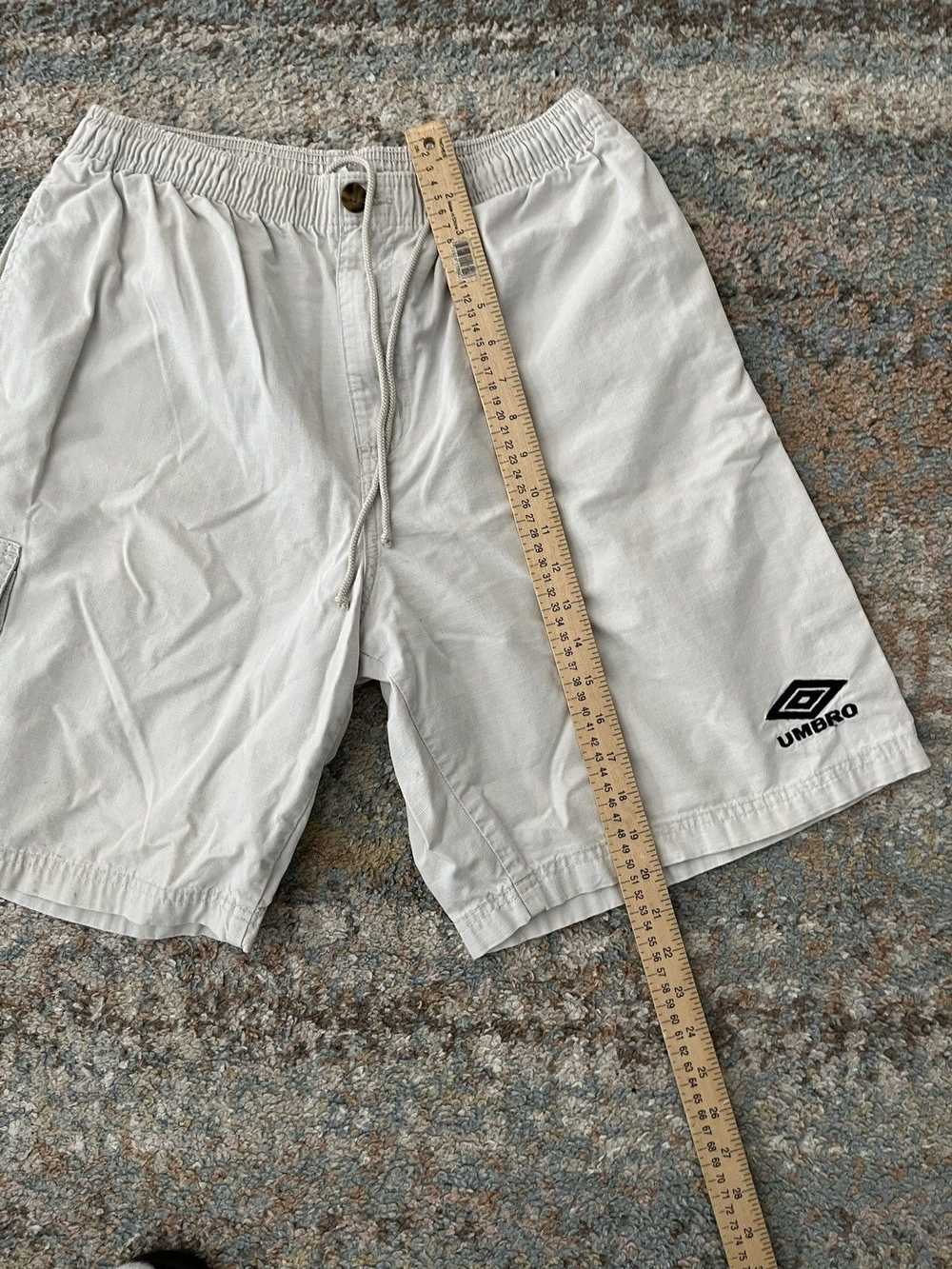 Umbro × Vintage VTG Umbro Cargo Khaki Shorts Crea… - image 3