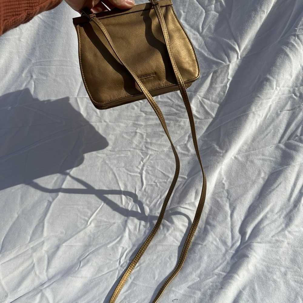 Leather and Co. Liz clairborne gold crossbody bag - image 7