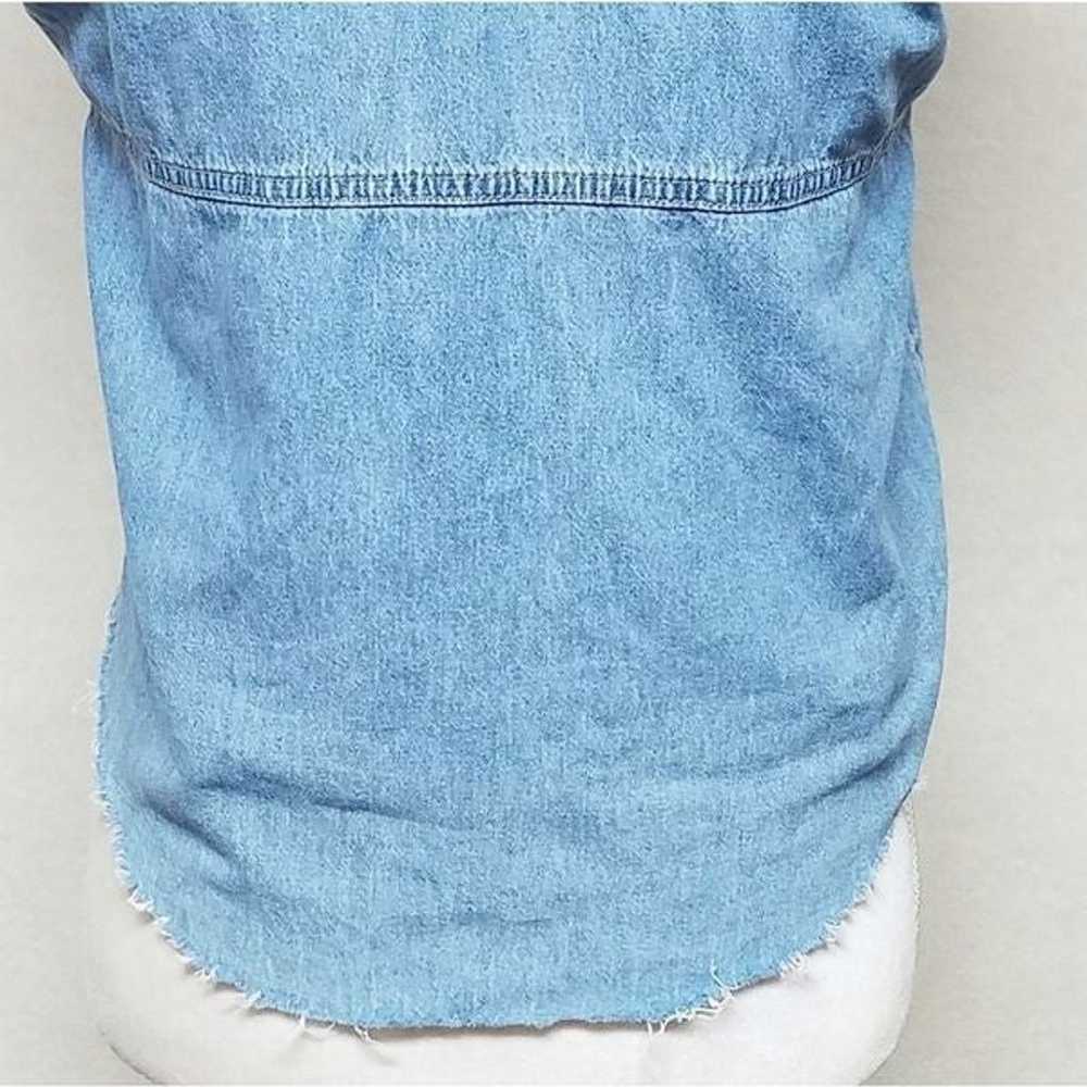 Vintage 96 Levi's Raw Cut Sleeveless Chambray Top - image 10