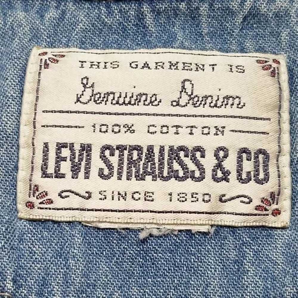 Vintage 96 Levi's Raw Cut Sleeveless Chambray Top - image 11