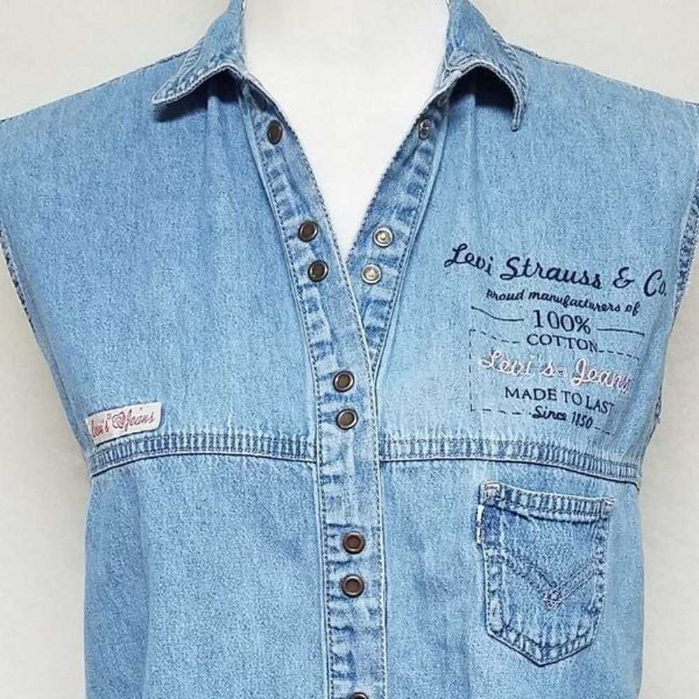 Vintage 96 Levi's Raw Cut Sleeveless Chambray Top - image 3