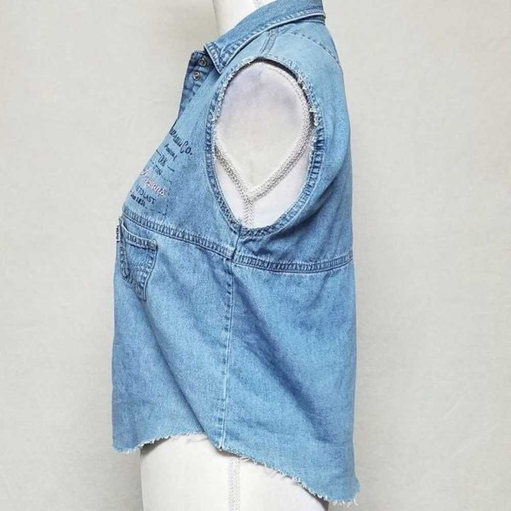 Vintage 96 Levi's Raw Cut Sleeveless Chambray Top - image 8